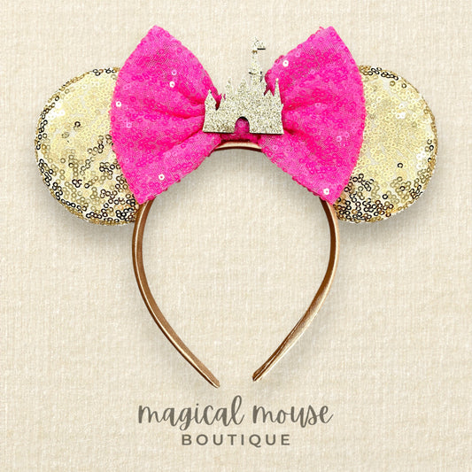Gold mouse ears with hot pink bow and gold glitter castle centerpiece