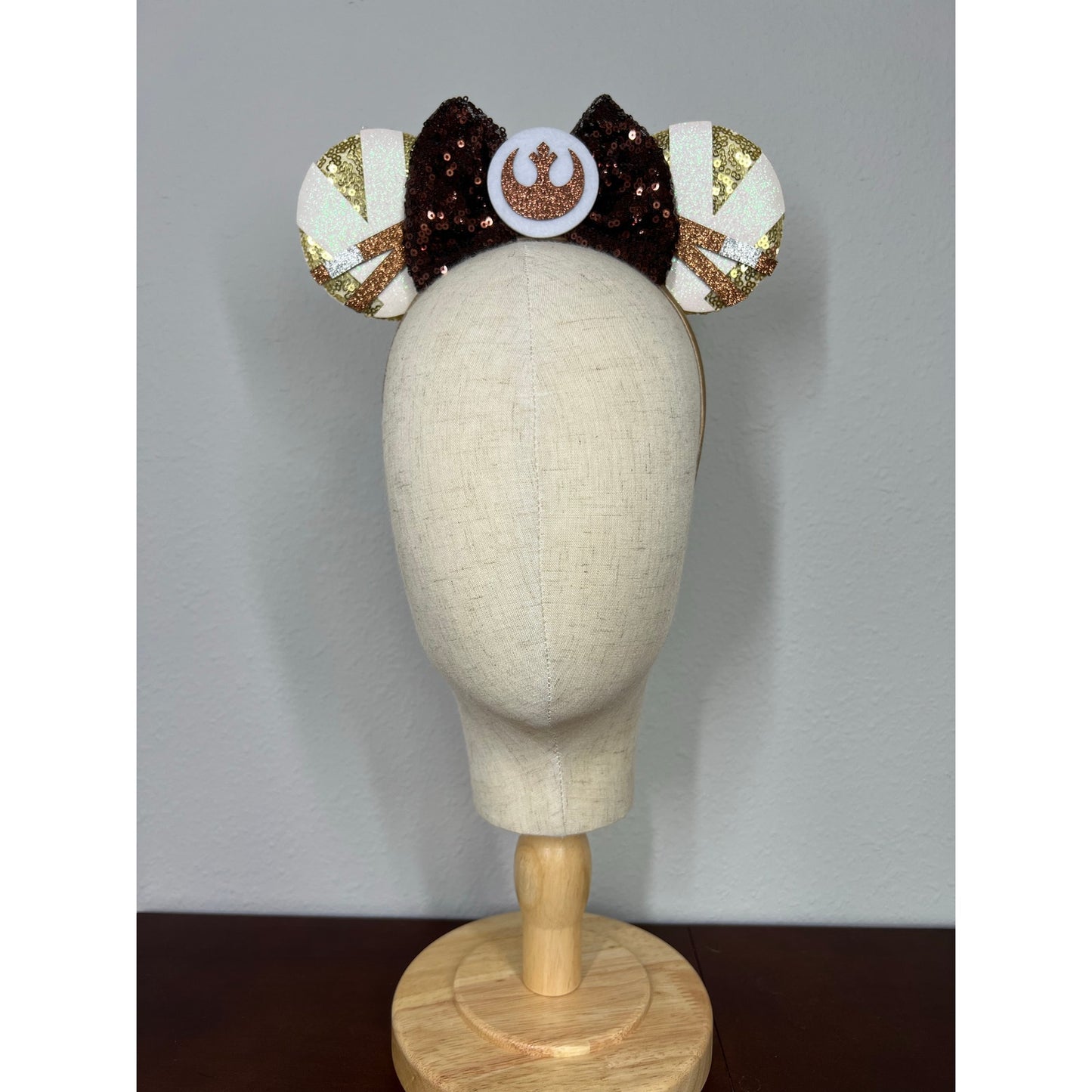 Decorative headband with star-shaped design on a mannequin head against a gray background